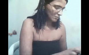 Gordinha tímida mostrando os peitões na webcam
