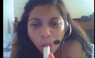 Gordinha amadora se masturbando na webcam